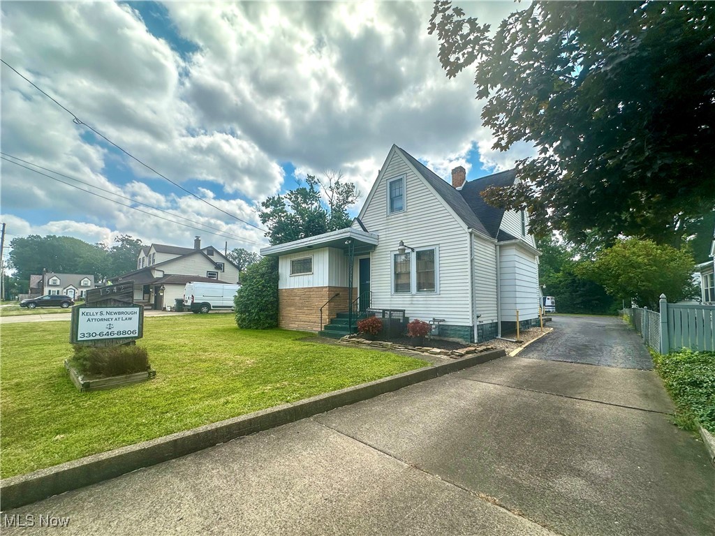 1542 Woodland Street NE Warren OH 44483