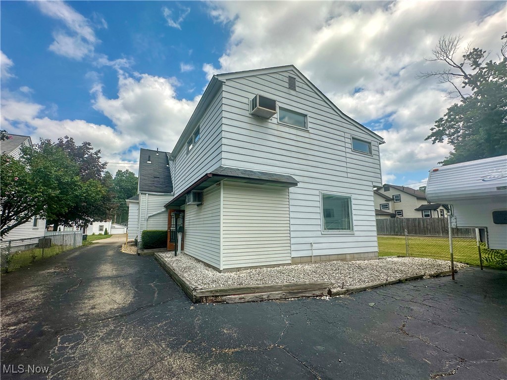 1542 Woodland Street NE Warren OH 44483