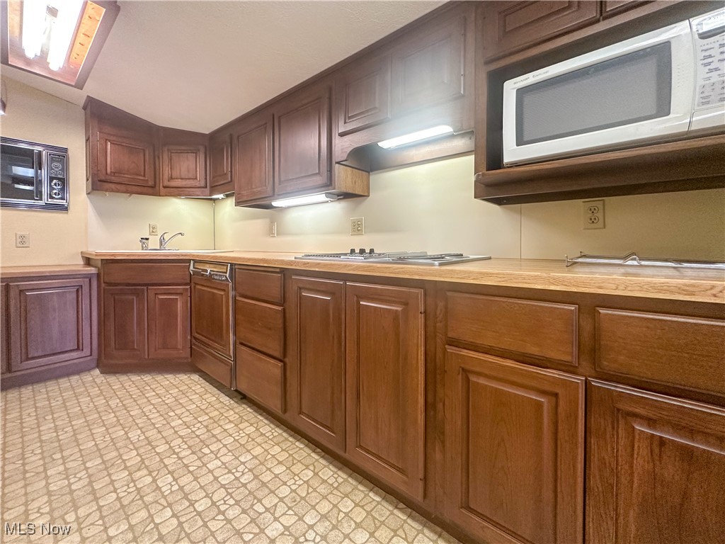 1542 Woodland Street NE Warren OH 44483