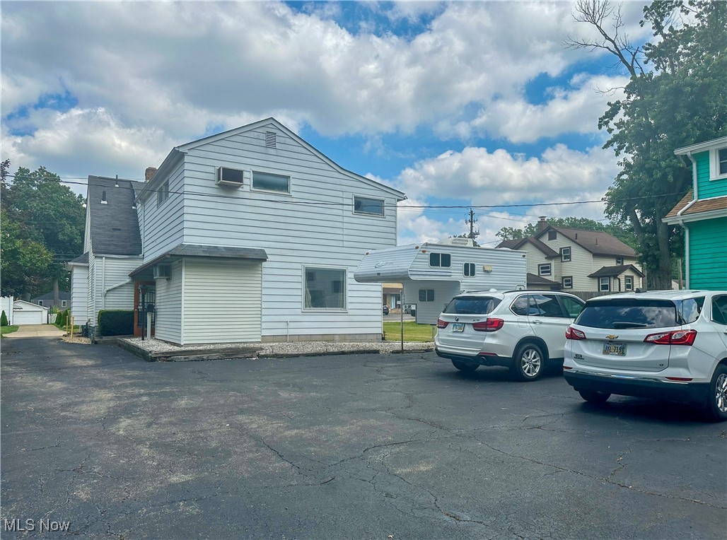 1542 Woodland Street NE Warren OH 44483