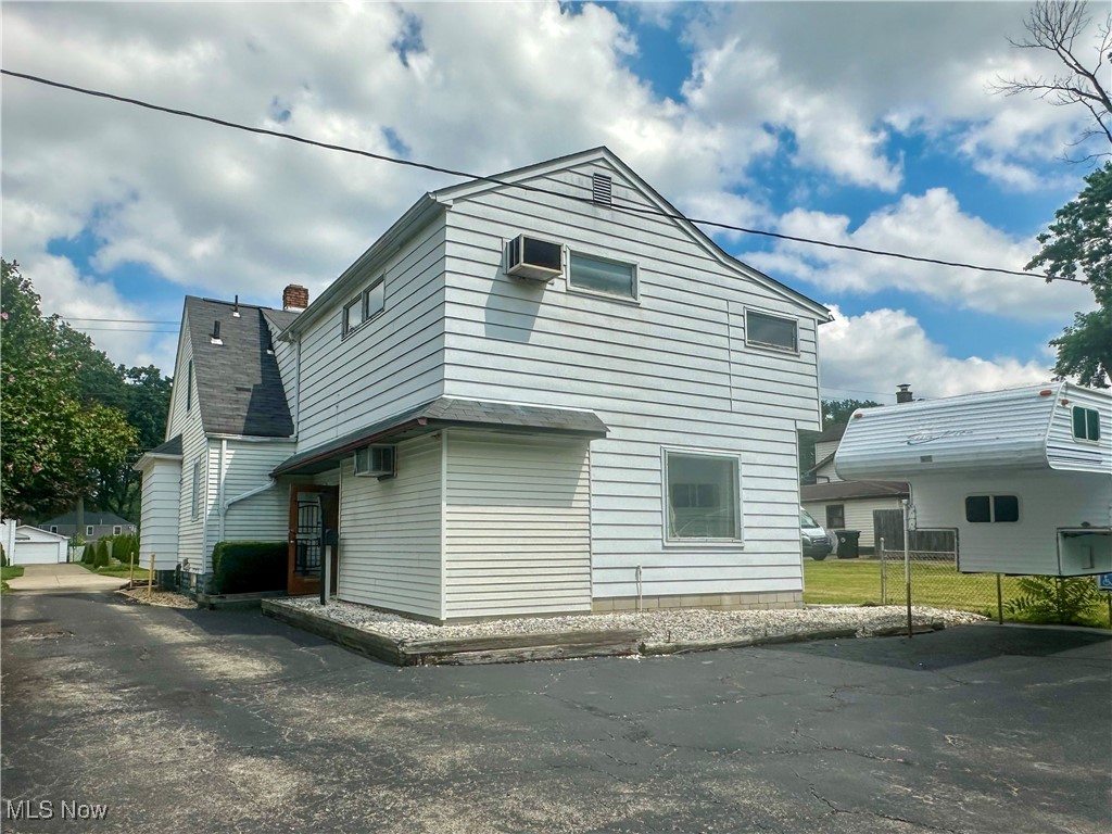 1542 Woodland Street NE Warren OH 44483
