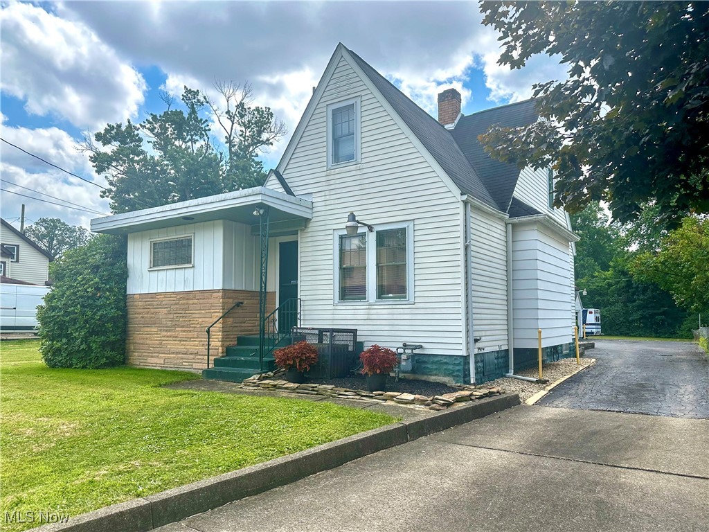 1542 Woodland Street NE Warren OH 44483
