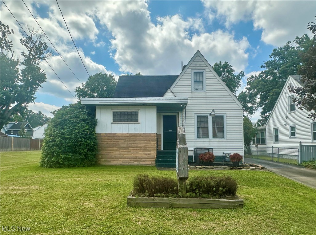 1542 Woodland Street NE Warren OH 44483