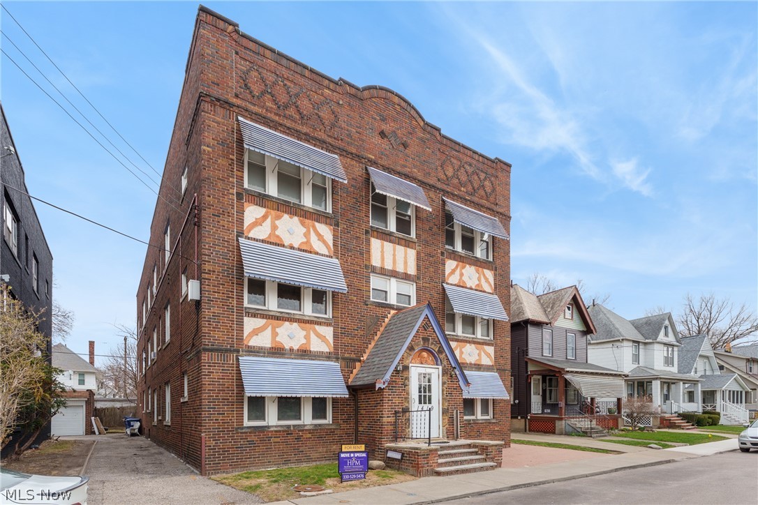 1419 Roycroft Avenue Lakewood OH 44107