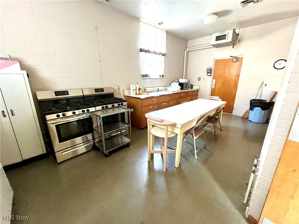 14394 Youngstown Pittsburgh Road Petersburg OH 44454