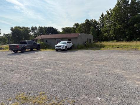 729 W 130th Street Hinckley OH 44233