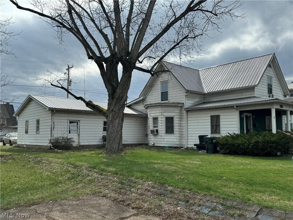 842 Locust Street Coshocton OH 43812
