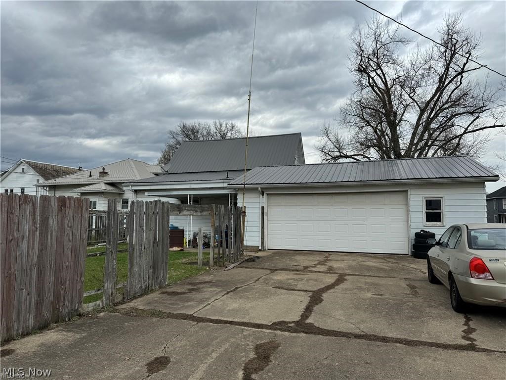 842 Locust Street Coshocton OH 43812
