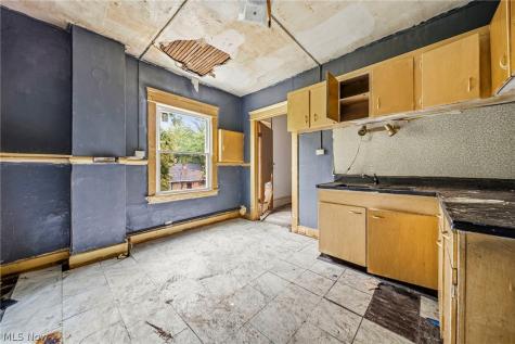 5605 Fleet Avenue Cleveland OH 44105