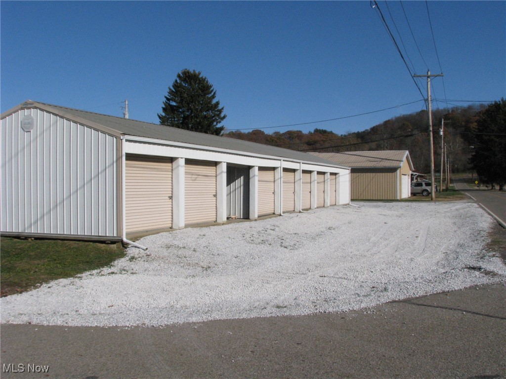 686 Buckeye Street Coshocton OH 43812