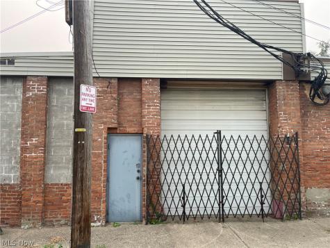 968 E 69th Place Cleveland OH 44103