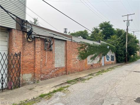968 E 69th Place Cleveland OH 44103
