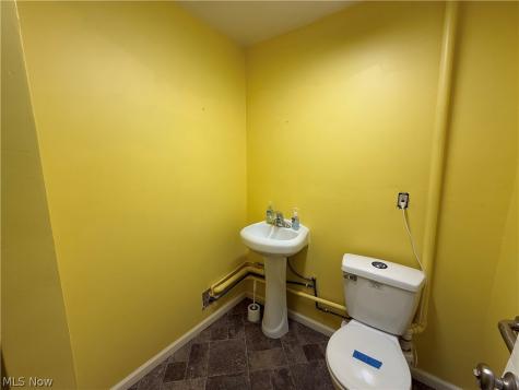 781 Lovers Lane Akron OH 44306