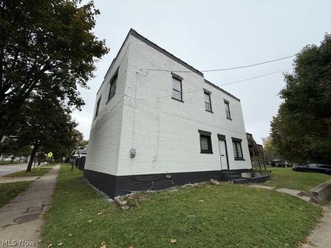 781 Lovers Lane Akron OH 44306