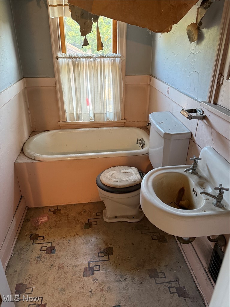 8703 E Market Street Howland OH 44484