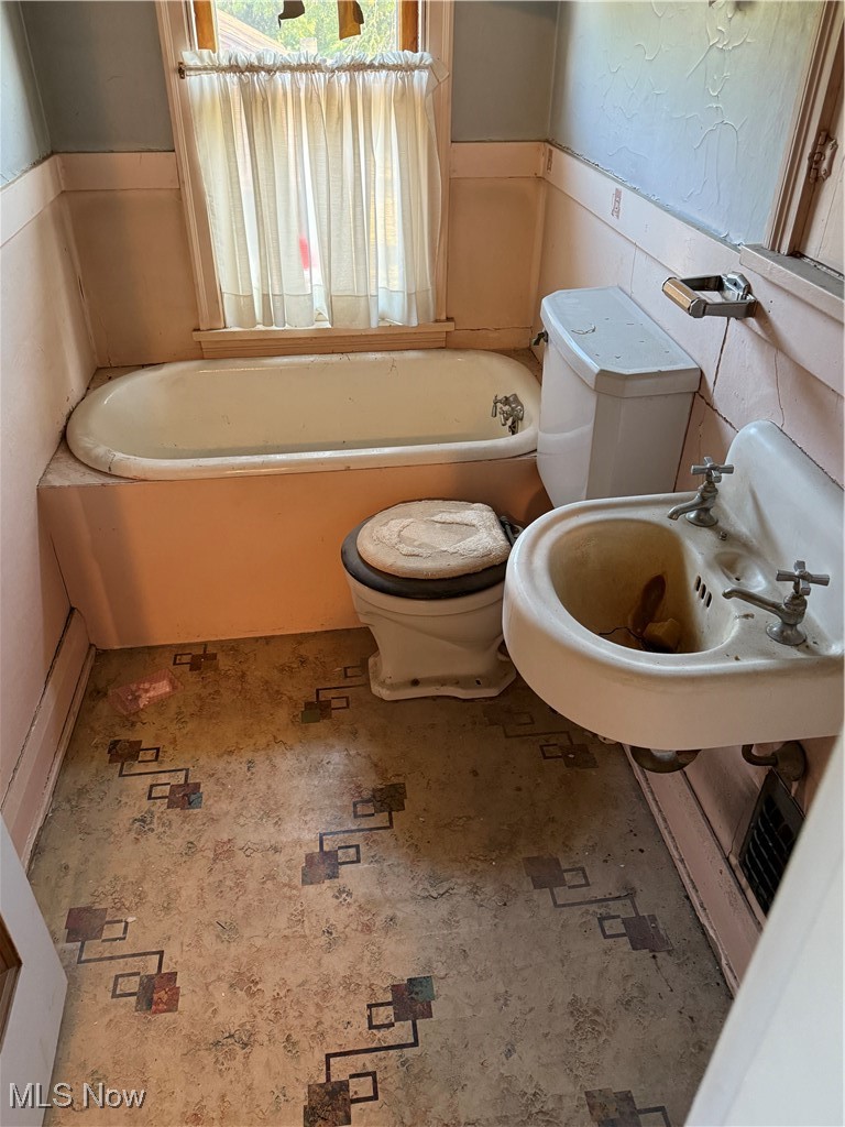 8703 E Market Street Howland OH 44484