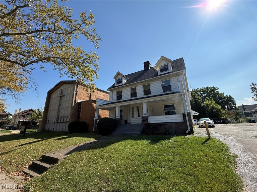 2011 West Boulevard Cleveland OH 44102