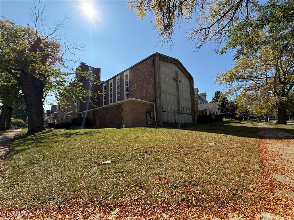 2011 West Boulevard Cleveland OH 44102