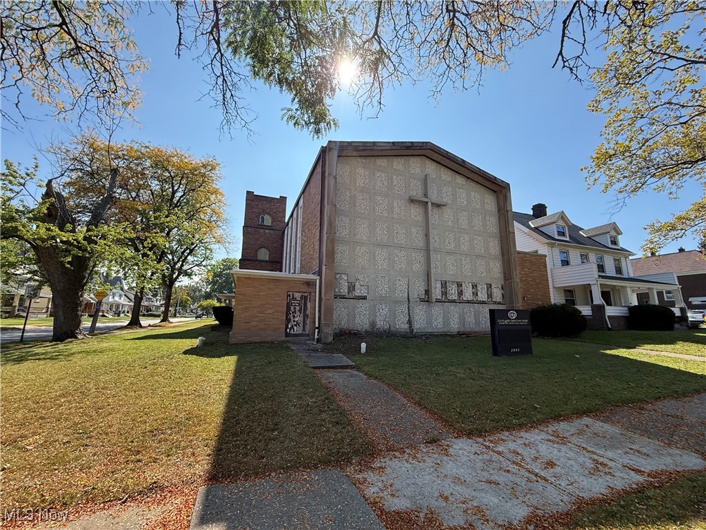 2011 West Boulevard Cleveland OH 44102