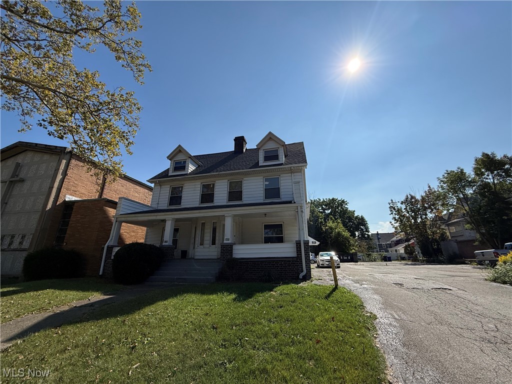 2011 West Boulevard Cleveland OH 44102