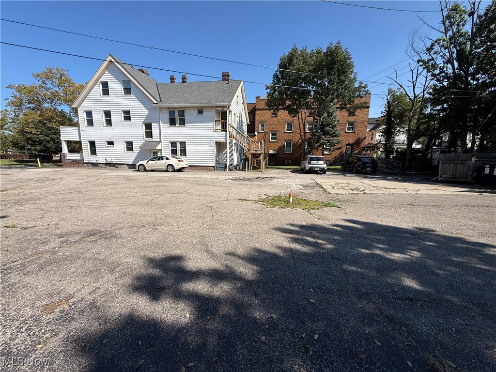 2011 West Boulevard Cleveland OH 44102