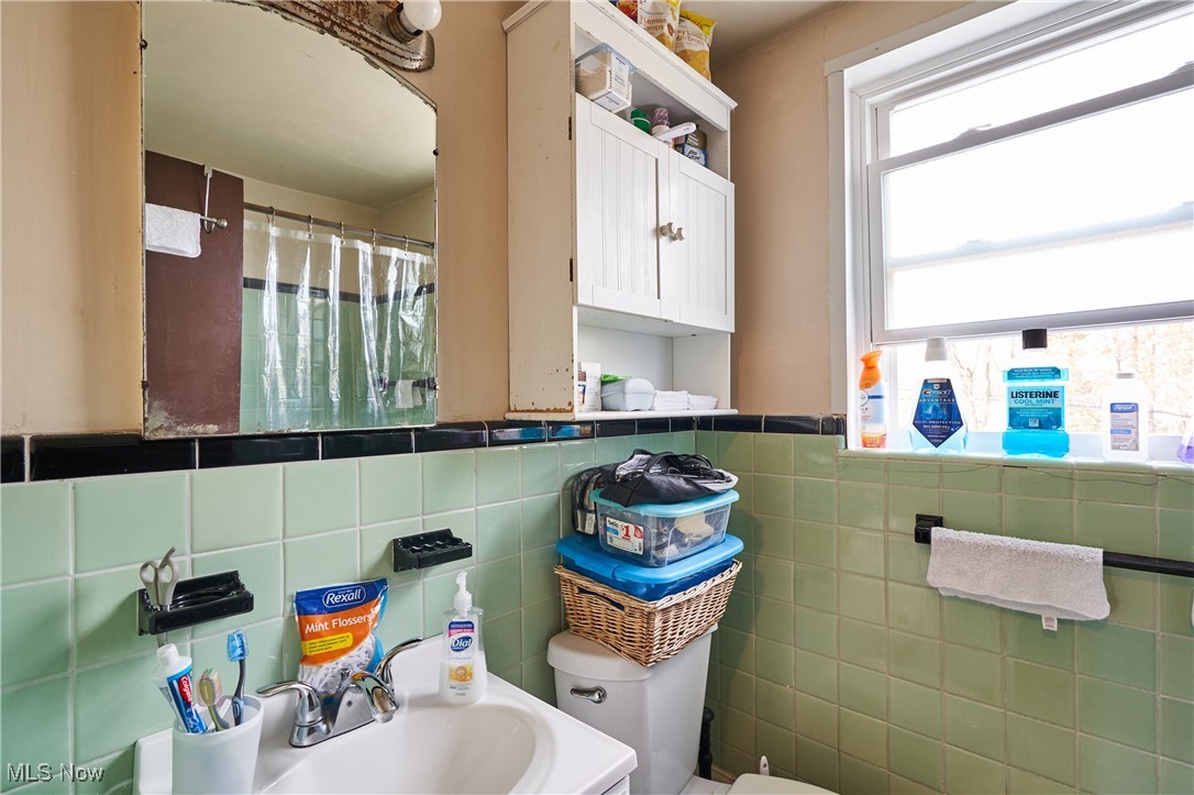 1608 Coventry Road East Cleveland OH 44118