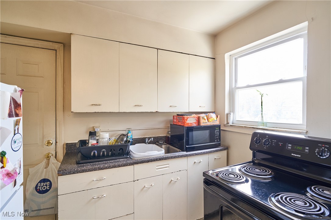 1608 Coventry Road East Cleveland OH 44118