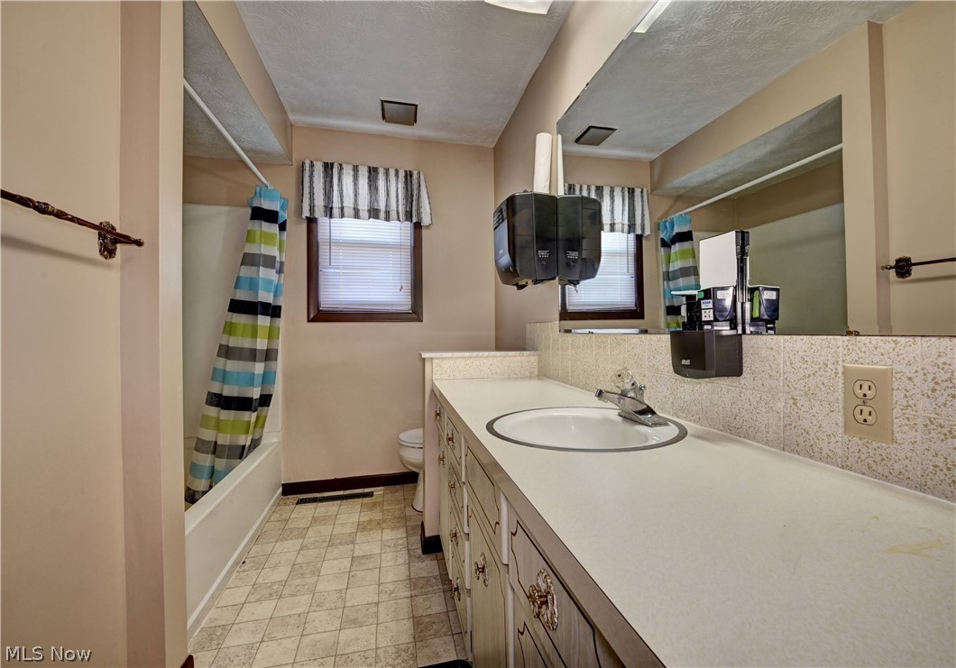 14232 Lincoln Way E Dalton OH 44618