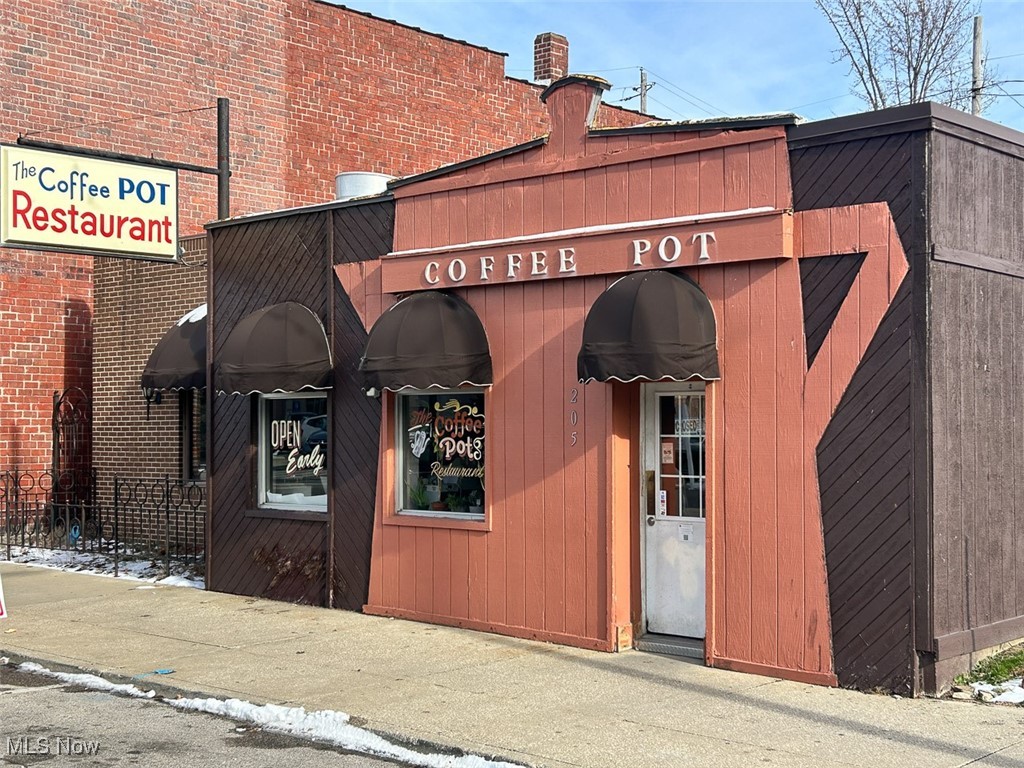 205 2nd Street NW Barberton OH 44203