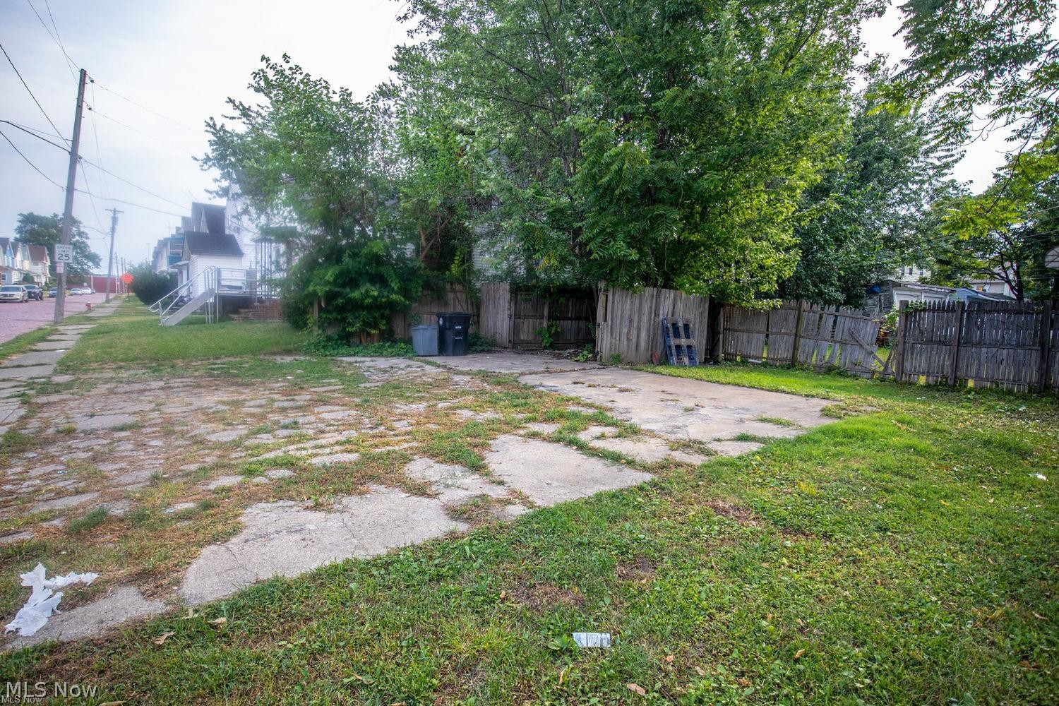 17214 Grovewood Avenue Cleveland OH 44119