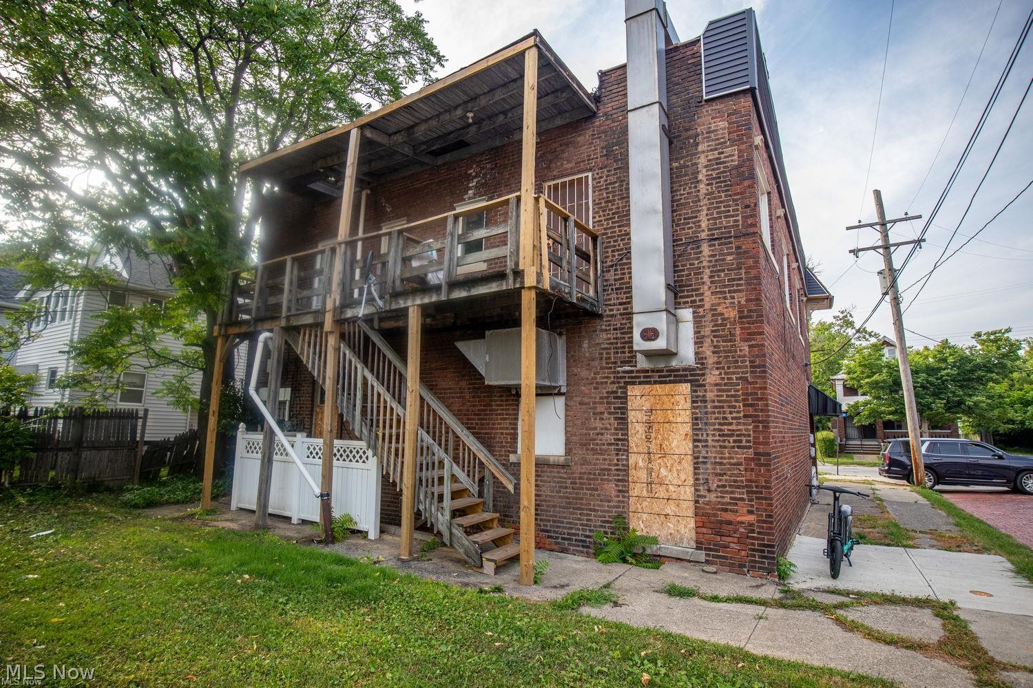 17214 Grovewood Avenue Cleveland OH 44119