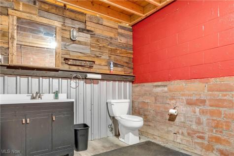 2032 W 105th Street Cleveland OH 44102