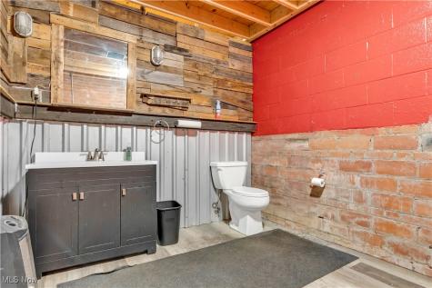 2032 W 105th Street Cleveland OH 44102