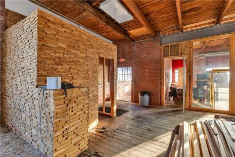 2032 W 105th Street Cleveland OH 44102