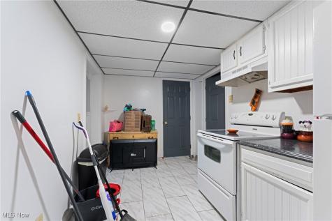 203 E Maple Street Hartville OH 44632