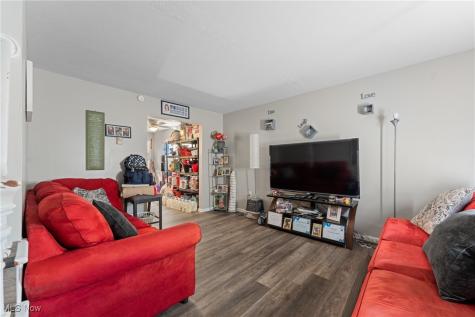 203 E Maple Street Hartville OH 44632