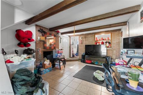 203 E Maple Street Hartville OH 44632