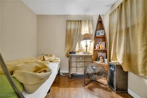 1386 Cranford Avenue Lakewood OH 44107