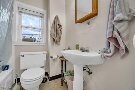 1386 Cranford Avenue Lakewood OH 44107