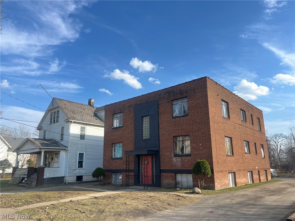 300-306 Scott Street NE Warren OH 44483