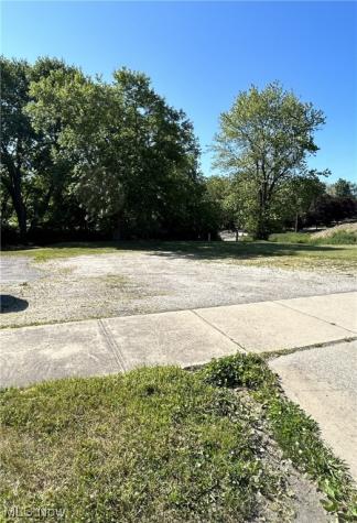 988 W Bowery Street Akron OH 44307