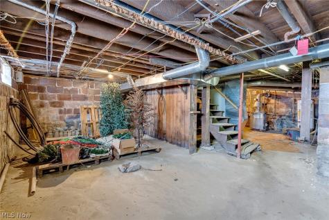 10725 Struthers Road New Middletown OH 44442