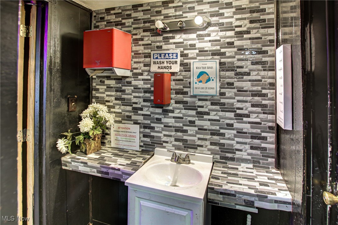 5253 Dolloff Road Cleveland OH 44127