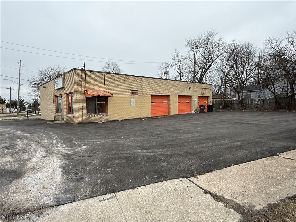 17609 Miles Road Warrensville Heights OH 44128