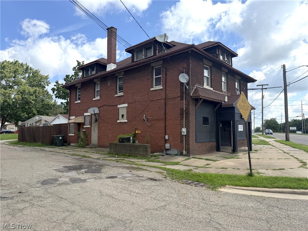 3357 Mahoning Road NE Canton OH 44705