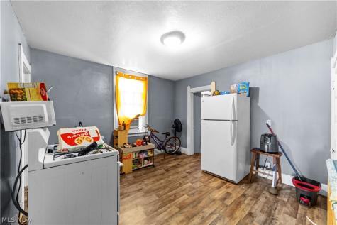 122 Elbe Street Elyria OH 44035