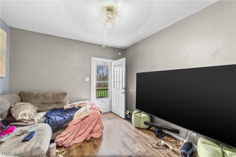 122 Elbe Street Elyria OH 44035