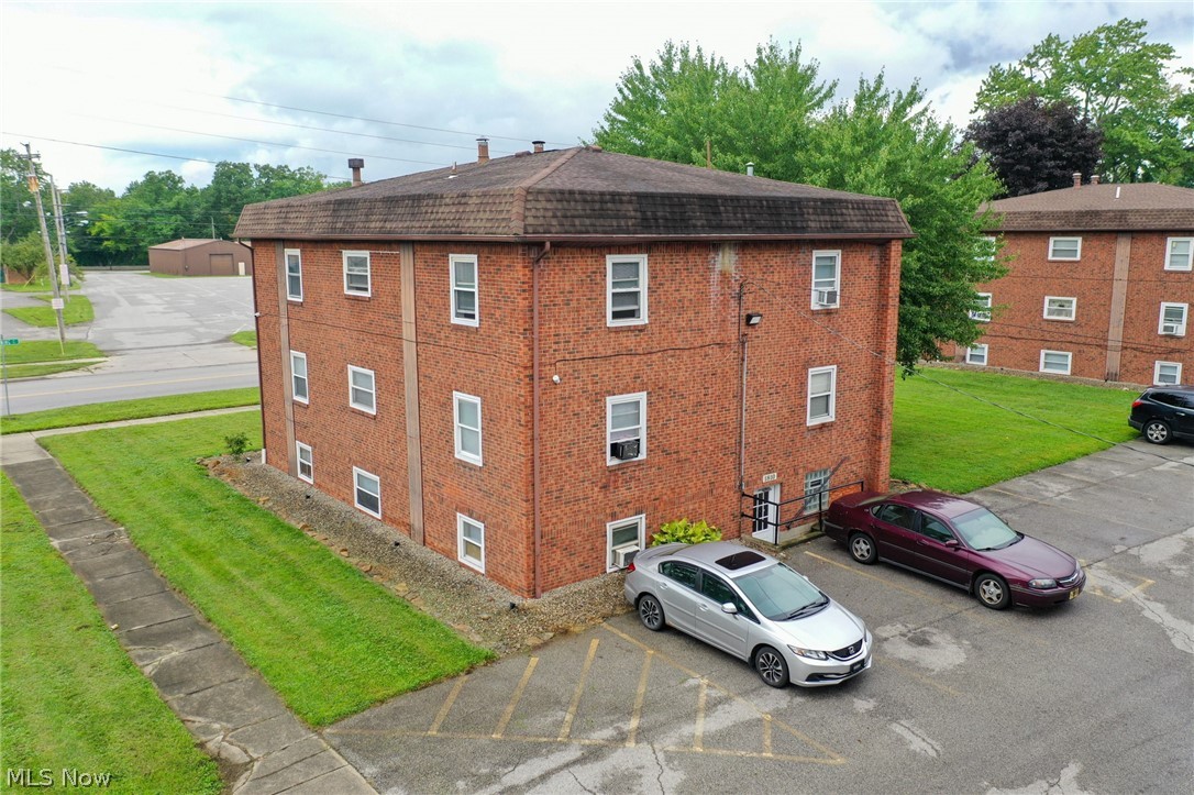 1810 Mahoning Avenue NW Warren OH 44483