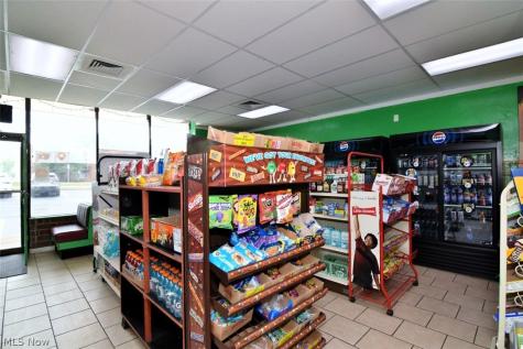 27075 Chardon Richmond Heights OH 44143
