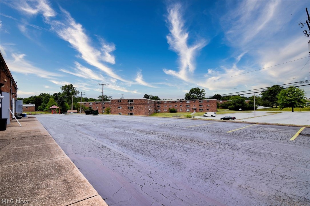 27075 Chardon Richmond Heights OH 44143